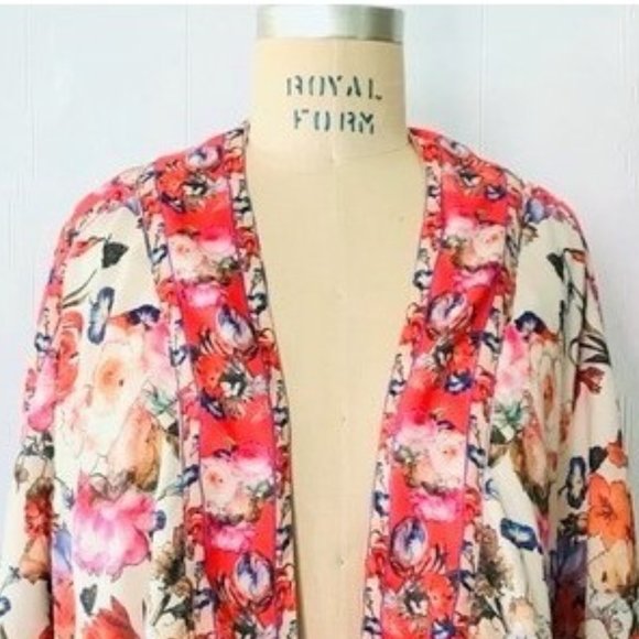 ANTHROPOLOGIE FEATHERS BY TOLANI RACCIA FLORAL SHORT KIMONO JACKET OS - Picture 6 of 8